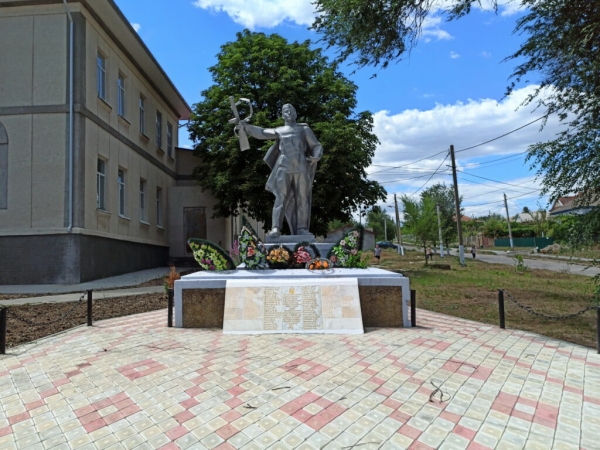 В с. Казаклия, у памятника «Воину освободителю», установлены каменные плиты с новыми именами ветеранов-казаклийцев